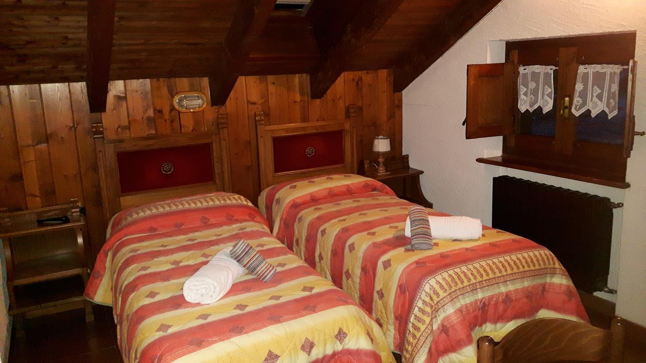 Casa Alpina De Filippi Hotel Macugnaga Exterior photo