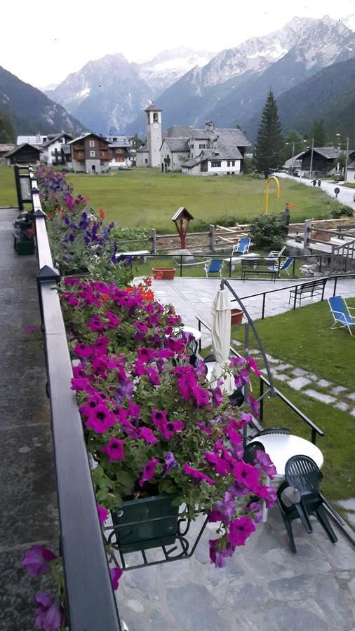 Casa Alpina De Filippi Hotel Macugnaga Exterior photo